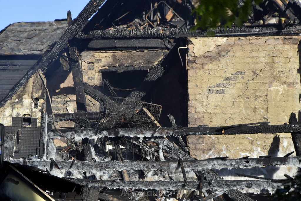 Grossfeuer Einfamilienhaus Siegburg Muehlengrabenstr P1324.JPG - Miklos Laubert